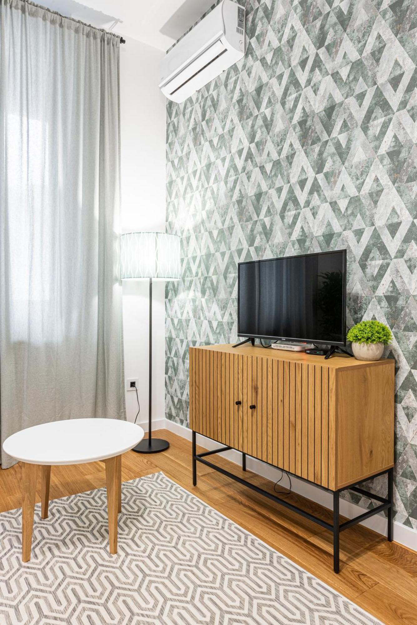 Vertigo One Bedroom Apartment - Free Private Parking-Fast Wi-Fi Νόβι Σαντ Εξωτερικό φωτογραφία